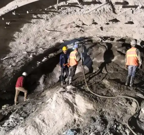 莲都拱顶带模注浆料的施工流程及注意事项